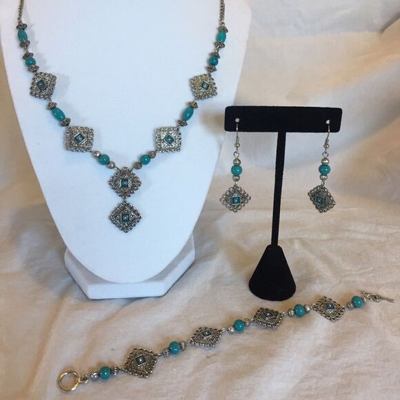 Necklace, Earring,‎ Bracelet SET - Picture 3 of 4